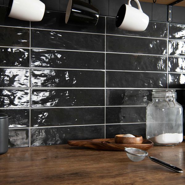 black asly kitchen wall