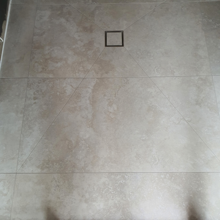 Envelope cutting on porcelain tiles